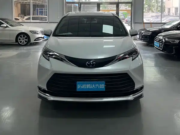 Toyota Sienna 2023