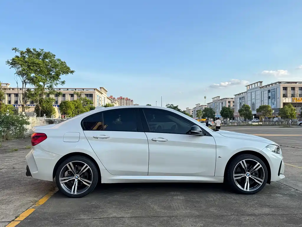 BMW 1 Series 2023 — фото 19