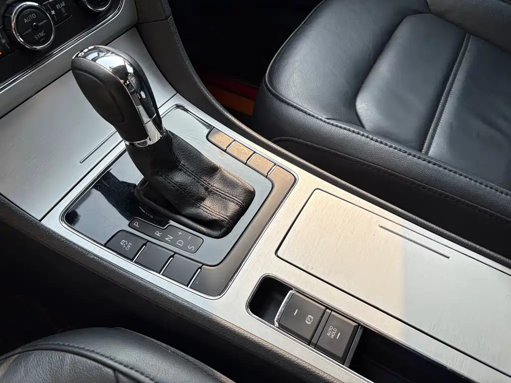 Volkswagen Passat 2015 — фото 12