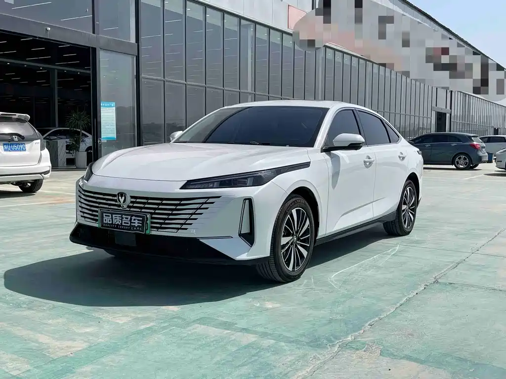 Changan Eado PHEV 2026 — фото 1