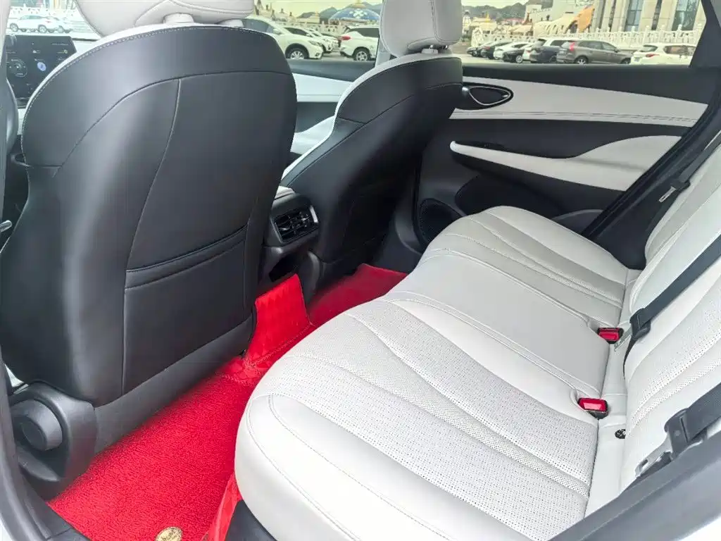 BYD Seal 05 DM-i 2025 — фото 5
