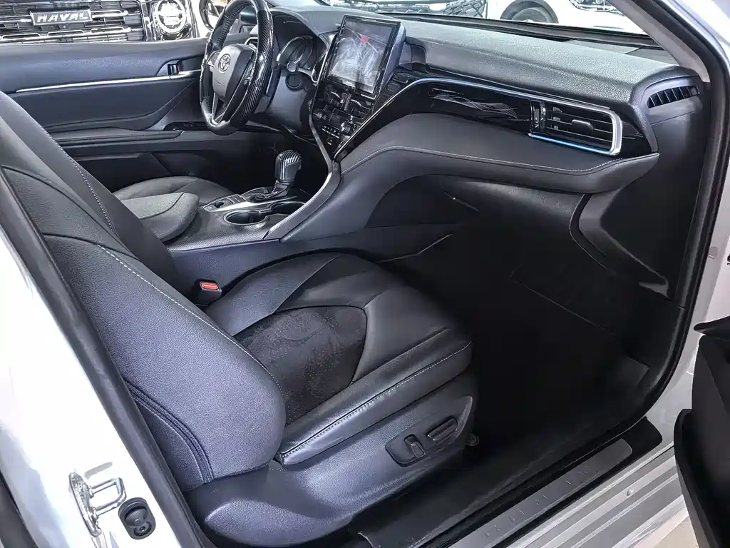 Toyota Camry 2022 — фото 12