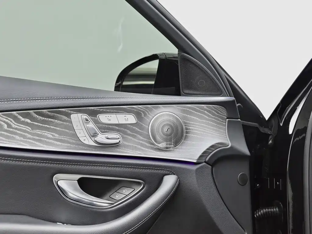 Mercedes-Benz E-Class 2021 — фото 21
