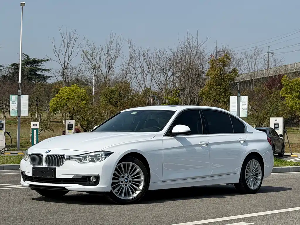 BMW 3 Series 2018 — фото 1