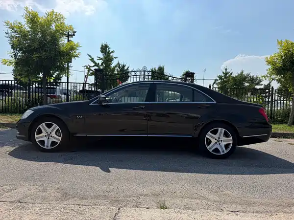 Mercedes-Benz S-Class 2010