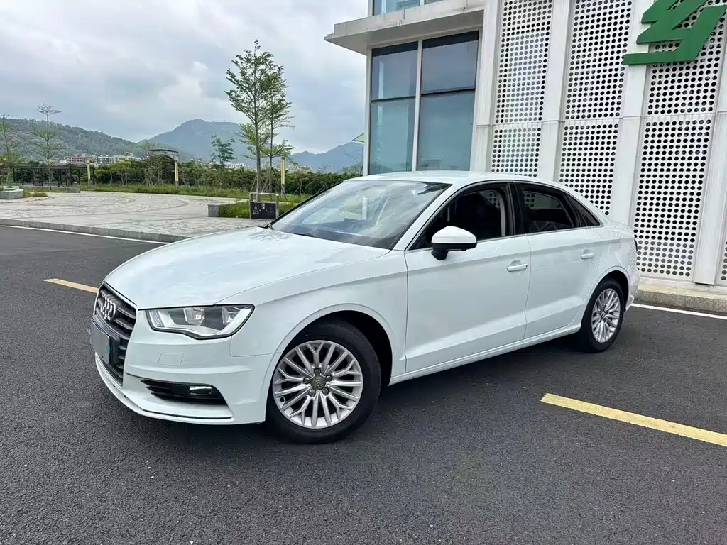 Audi A3 2017 — фото 1