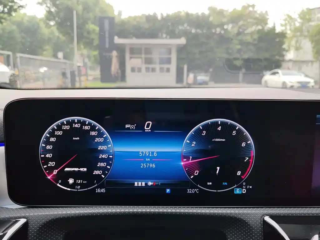 Mercedes-Benz Mercedes CLA AMG 2024 — фото 10
