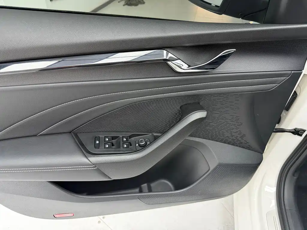 Skoda Octavia 2022 — фото 11