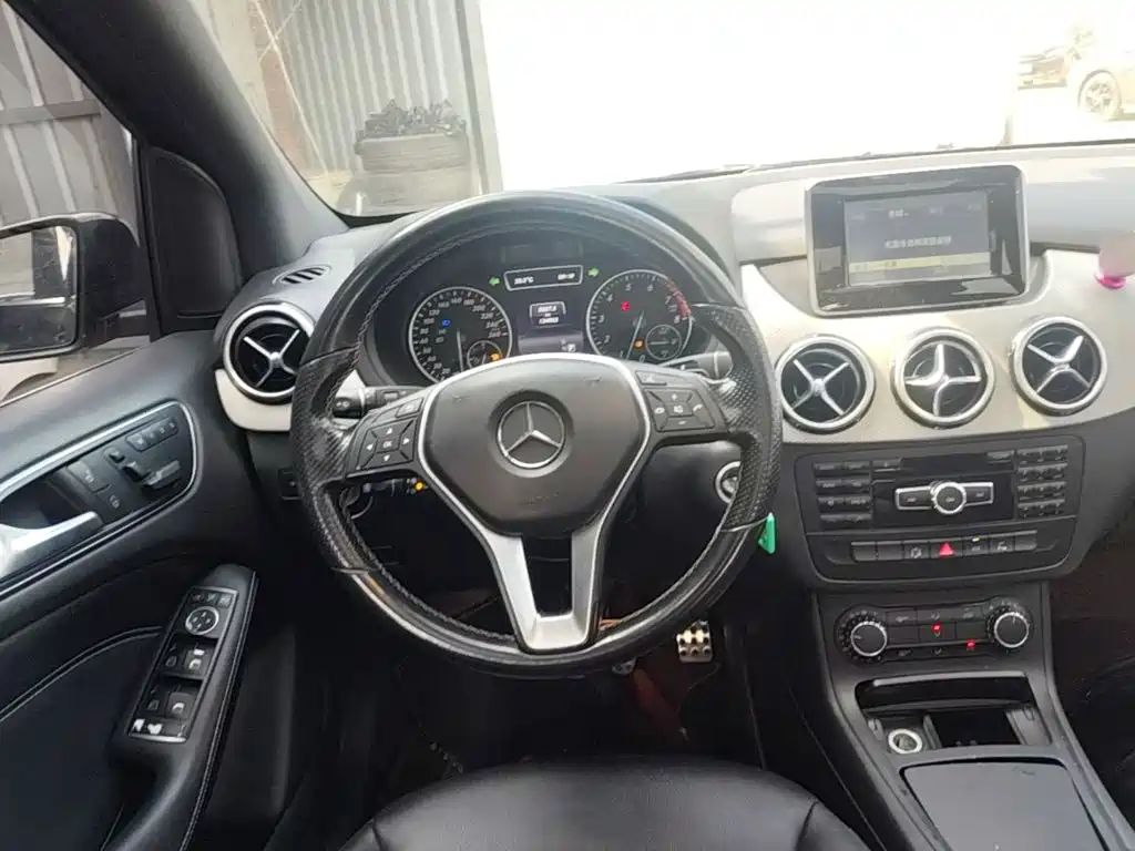 Mercedes-Benz B-Class 2015 — фото 11