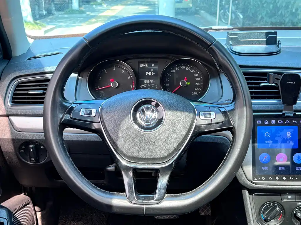 Volkswagen Lavida 2017 — фото 10
