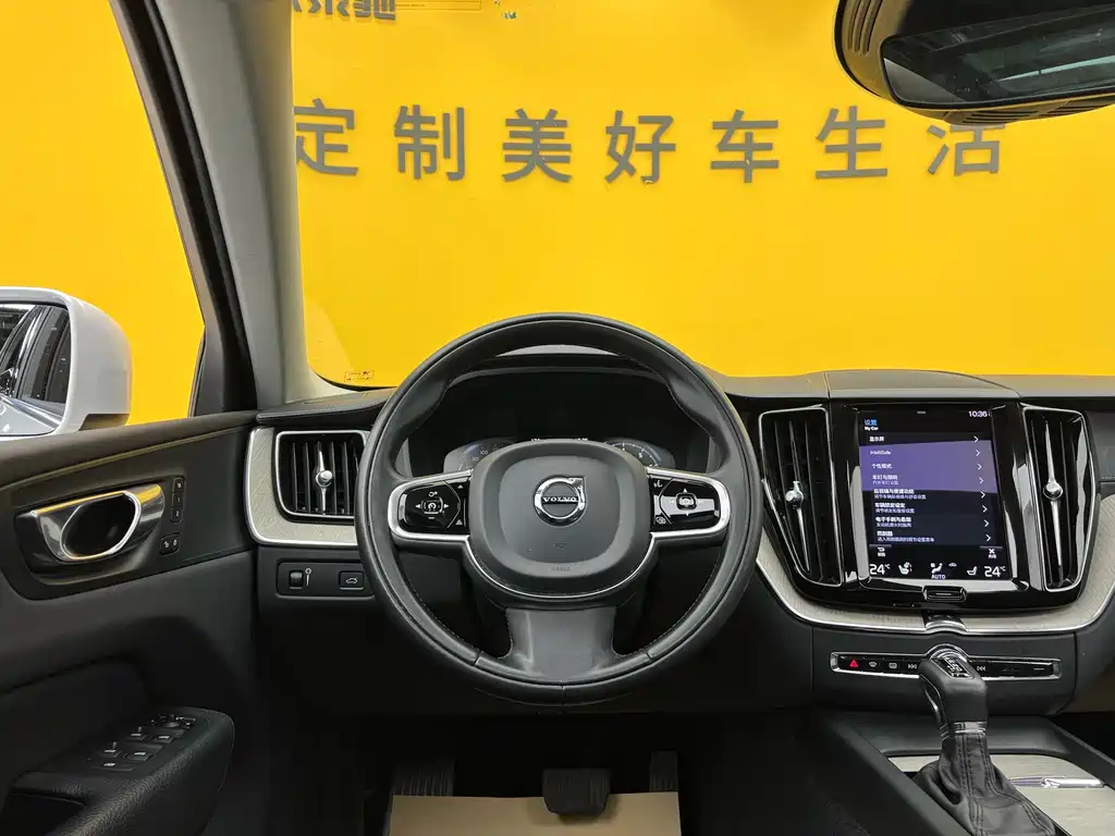 Volvo XC60 2021 — фото 11