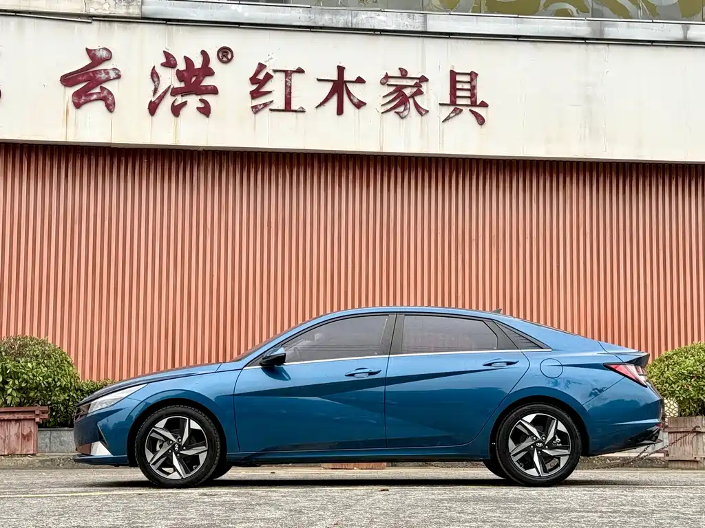 Hyundai Elantra 2021 — фото 4