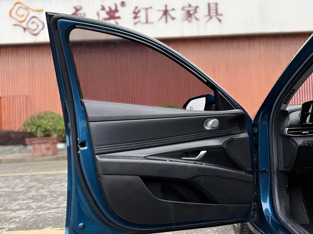 Hyundai Elantra 2021 — фото 12