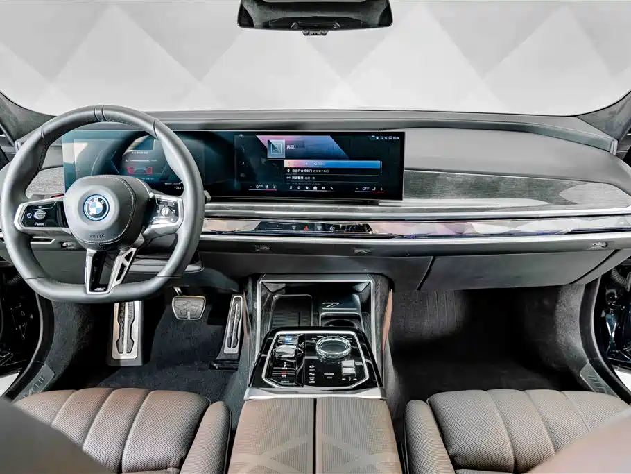 BMW i7 2025 — фото 13
