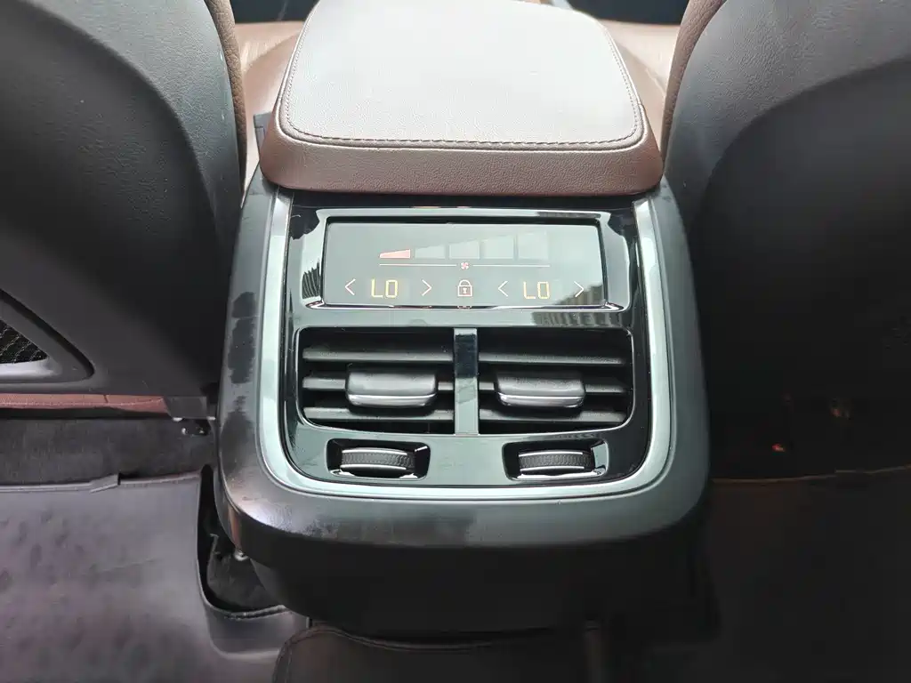 Volvo XC90 2023 — фото 15