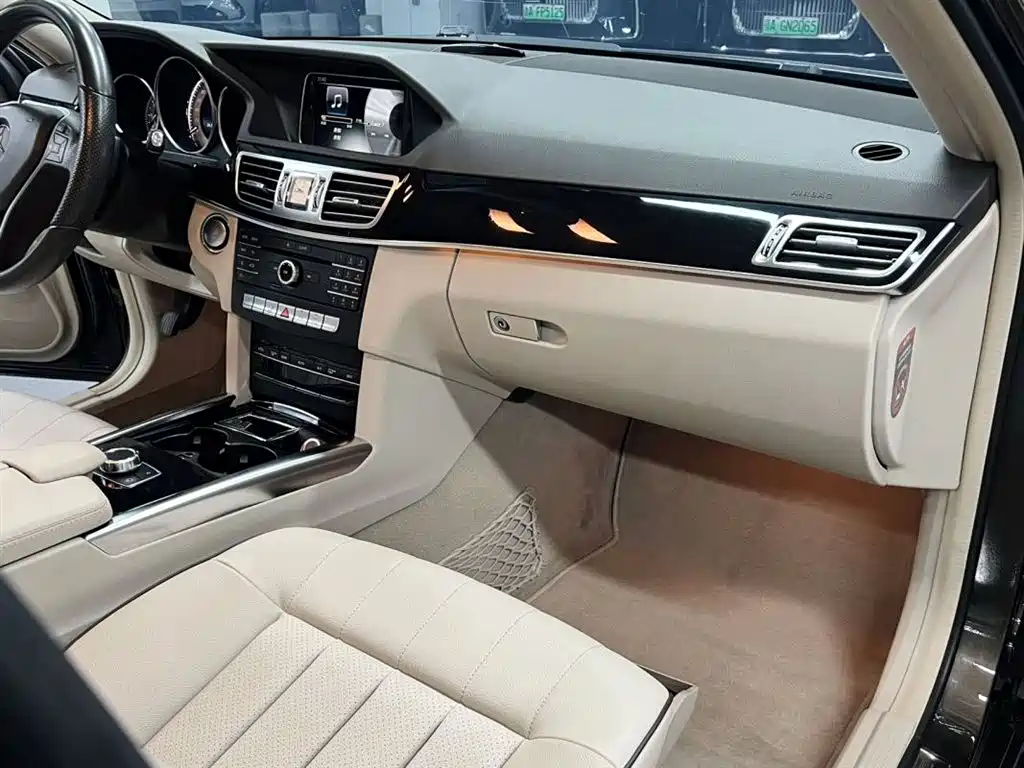 Mercedes-Benz E-Class 2015 — фото 14