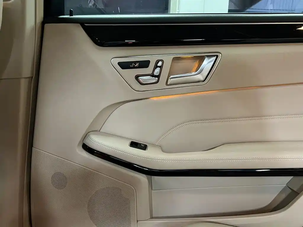 Mercedes-Benz E-Class 2015 — фото 7