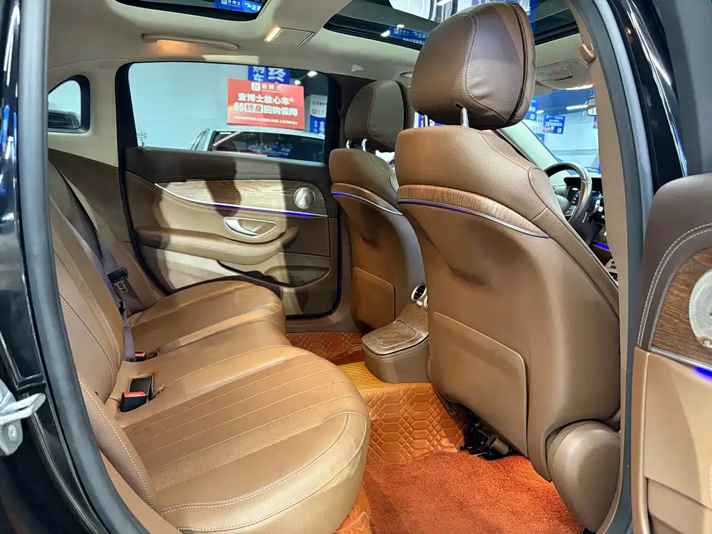Mercedes-Benz E-Class 2021 — фото 15