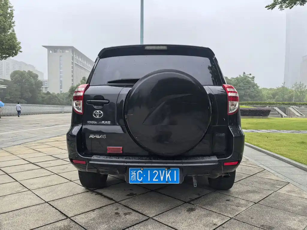 Toyota RAV4 2013 — фото 17