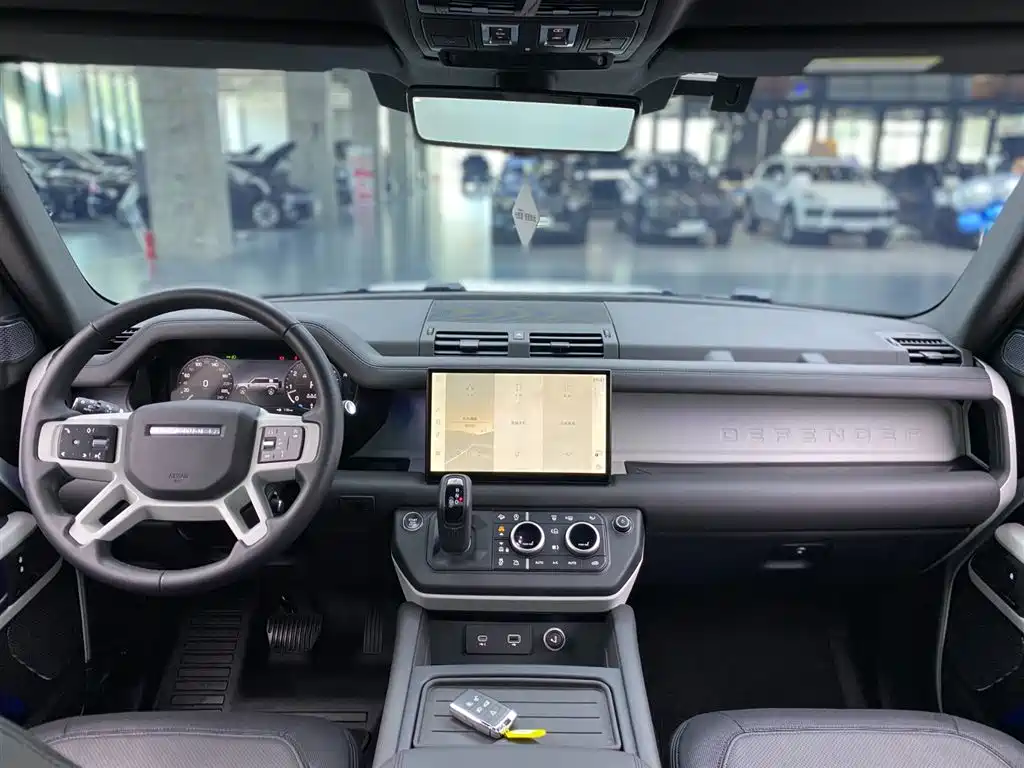 Land Rover Defender 2024 — фото 12