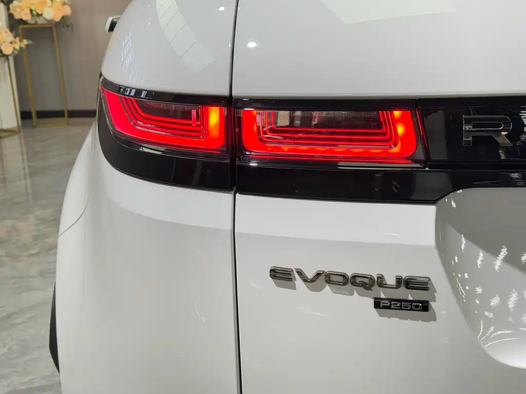 Land Rover Evoque 2023 — фото 26