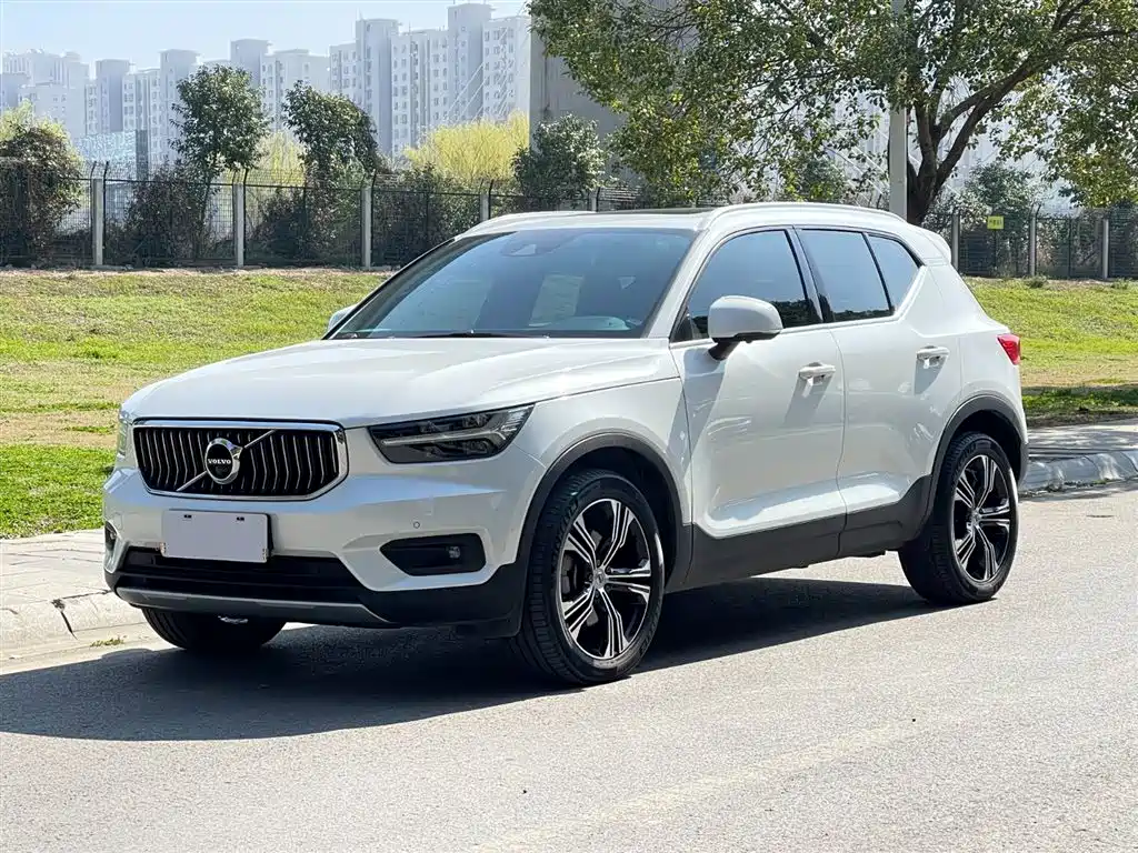 Volvo XC40 2019 — фото 2