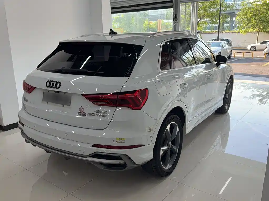 Audi Q3 2021 — фото 12