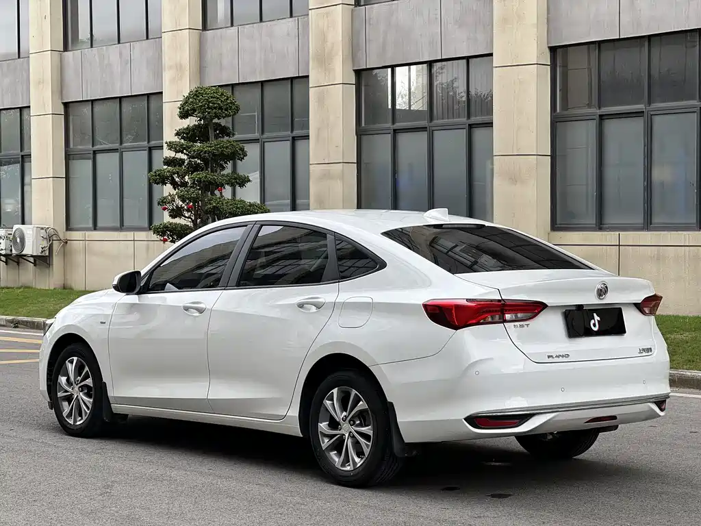 Buick Verano 2025 — фото 10