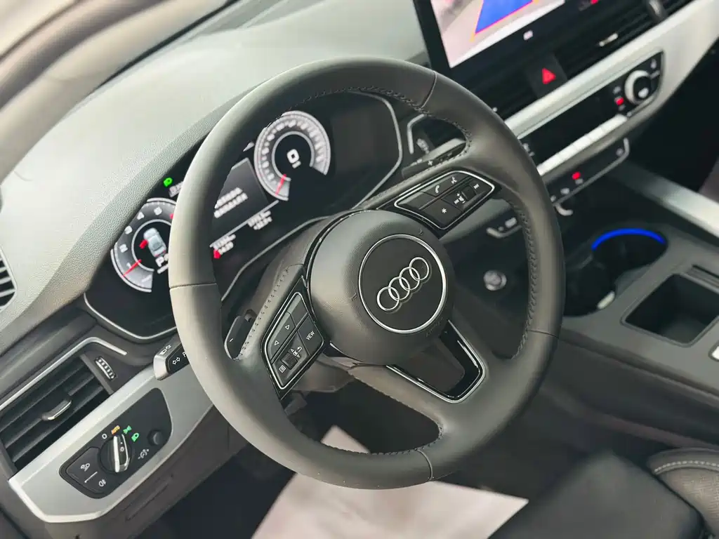 Audi A4L 2021 — фото 13