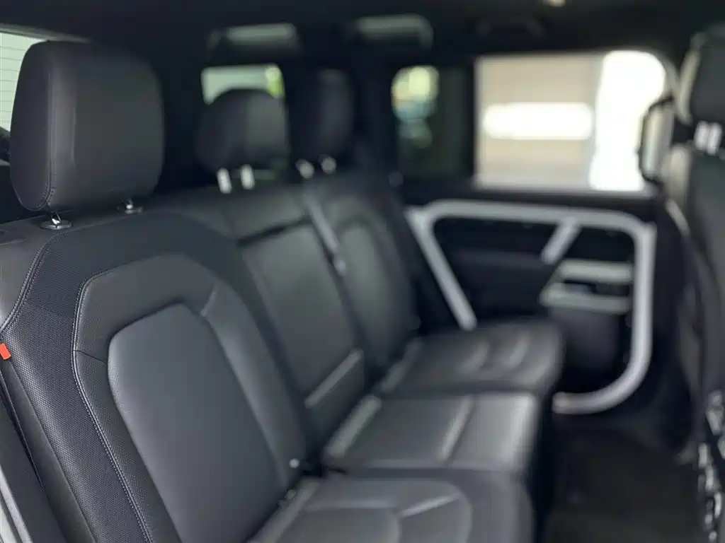 Land Rover Defender 2024 — фото 11