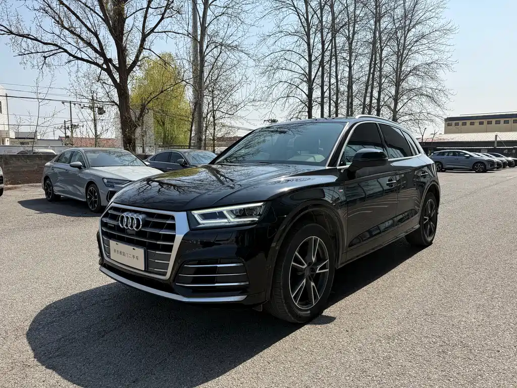 Audi Q5L 2020 — фото 1