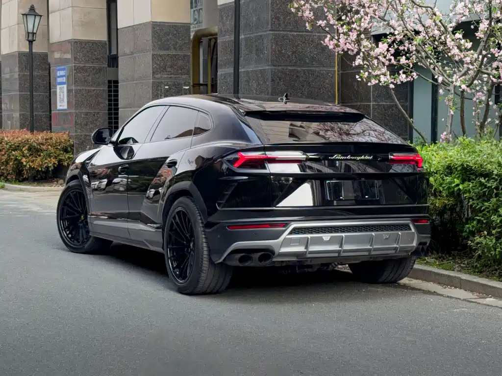 Lamborghini Urus 2019 — фото 19
