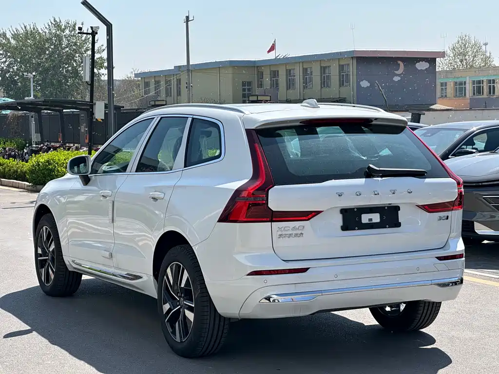 Volvo XC60 2026 — фото 12