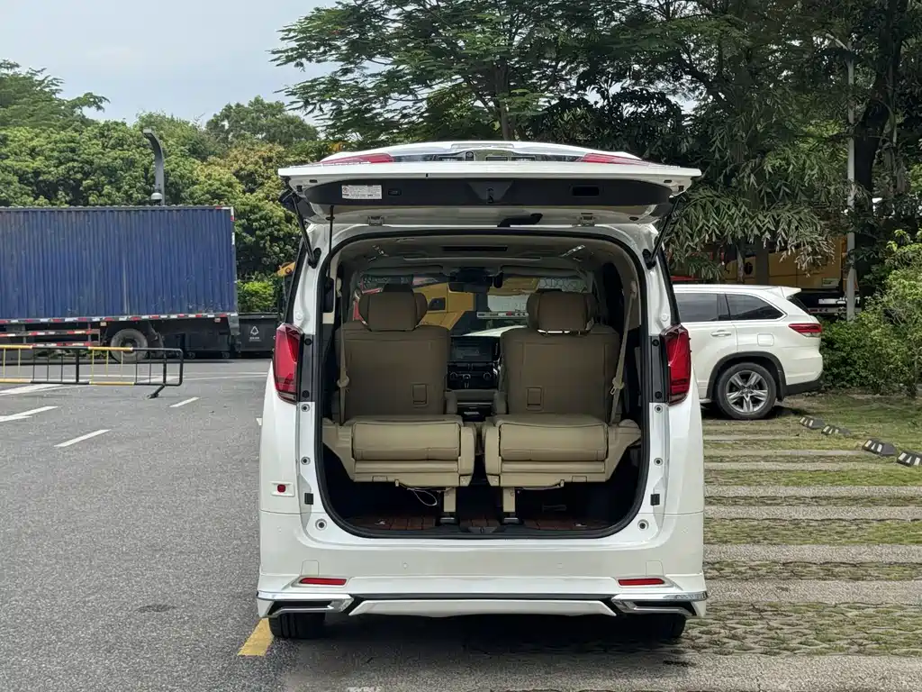 Toyota Alphard 2020 — фото 15