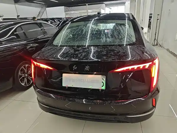 Hongqi E-QM5 2024