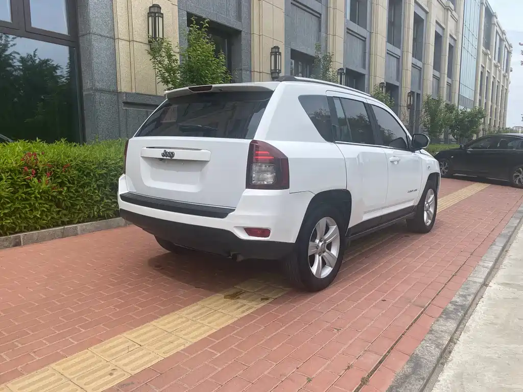 Jeep Compass 2014 — фото 5