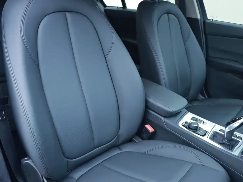BMW 1 Series 2020 — фото 10