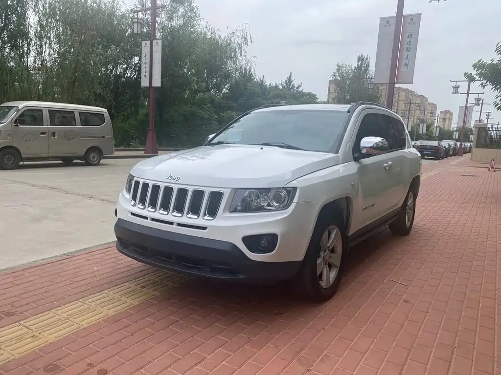 Jeep Compass 2014 — фото 1