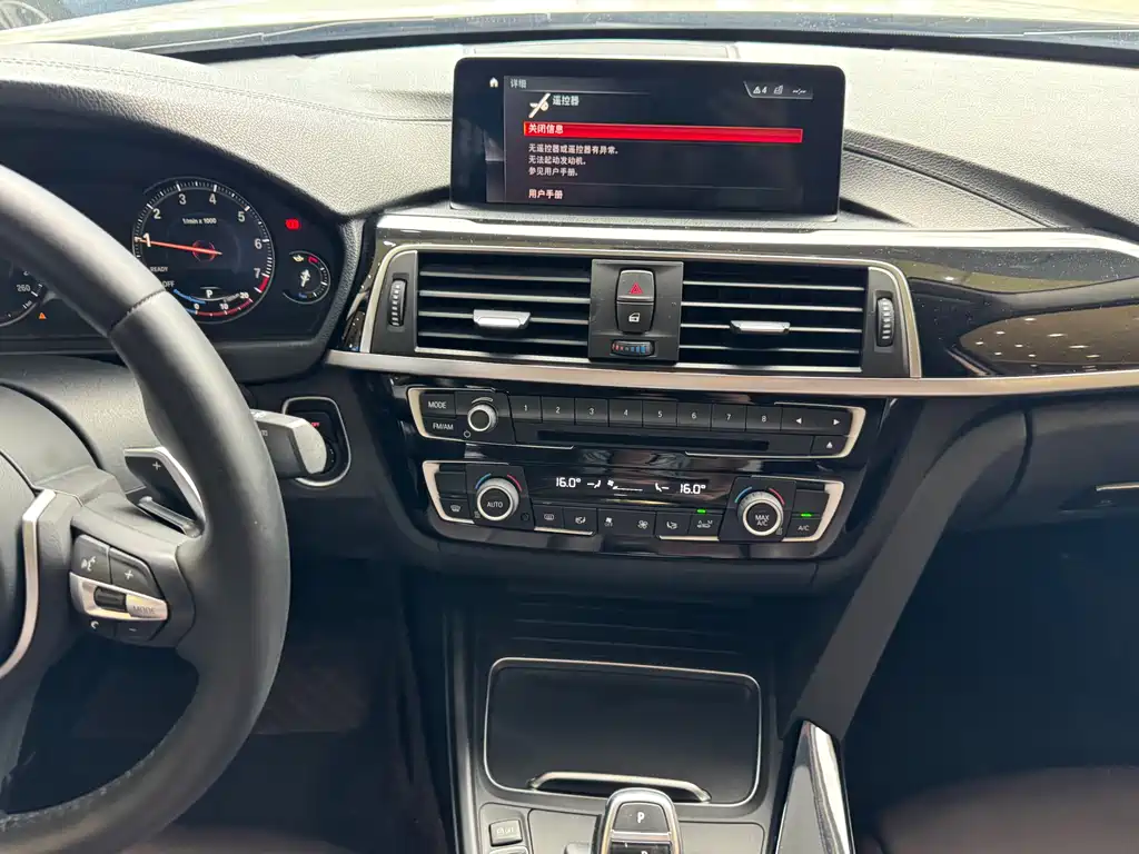 BMW 3 Series 2018 — фото 10