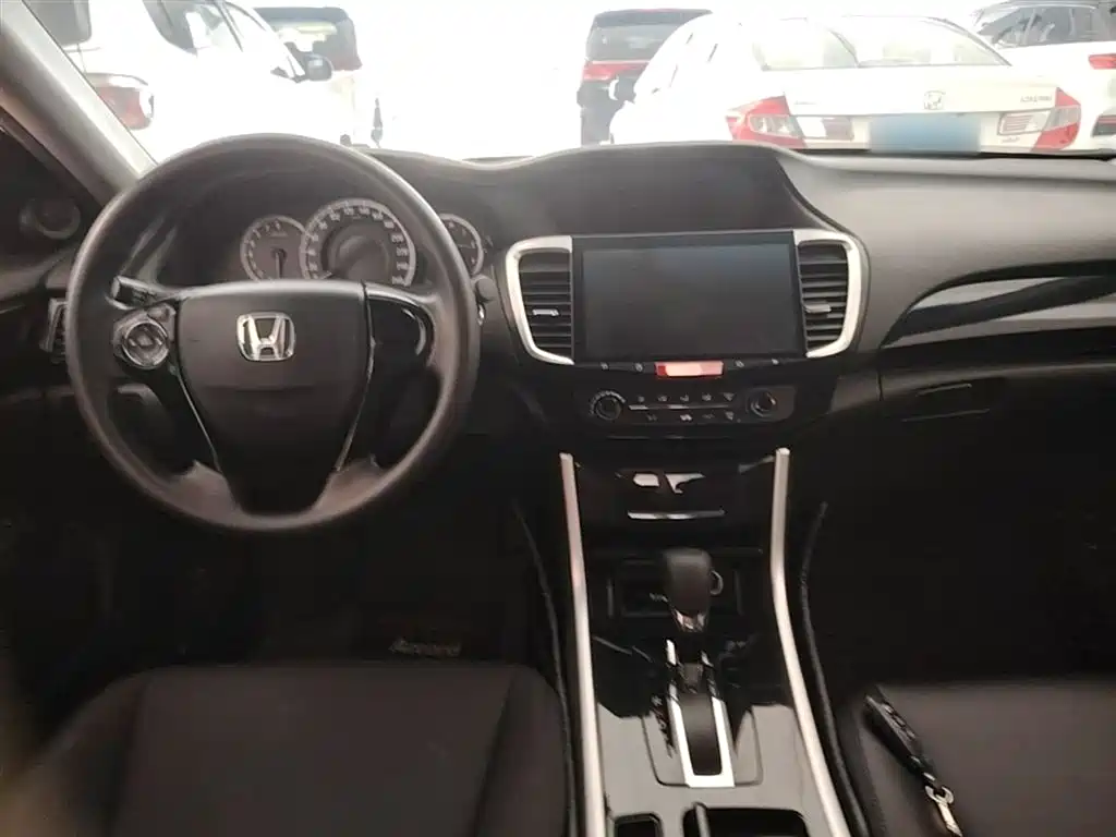 Honda Accord 2017 — фото 10
