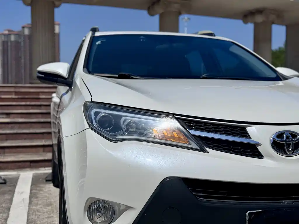 Toyota RAV4 2015 — фото 4