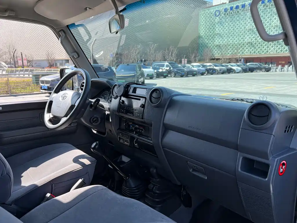 Toyota Land Cruiser 2019 — фото 11