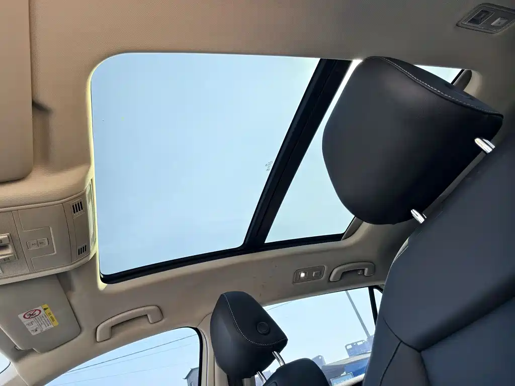 Volkswagen T-Roc 2023 — фото 11