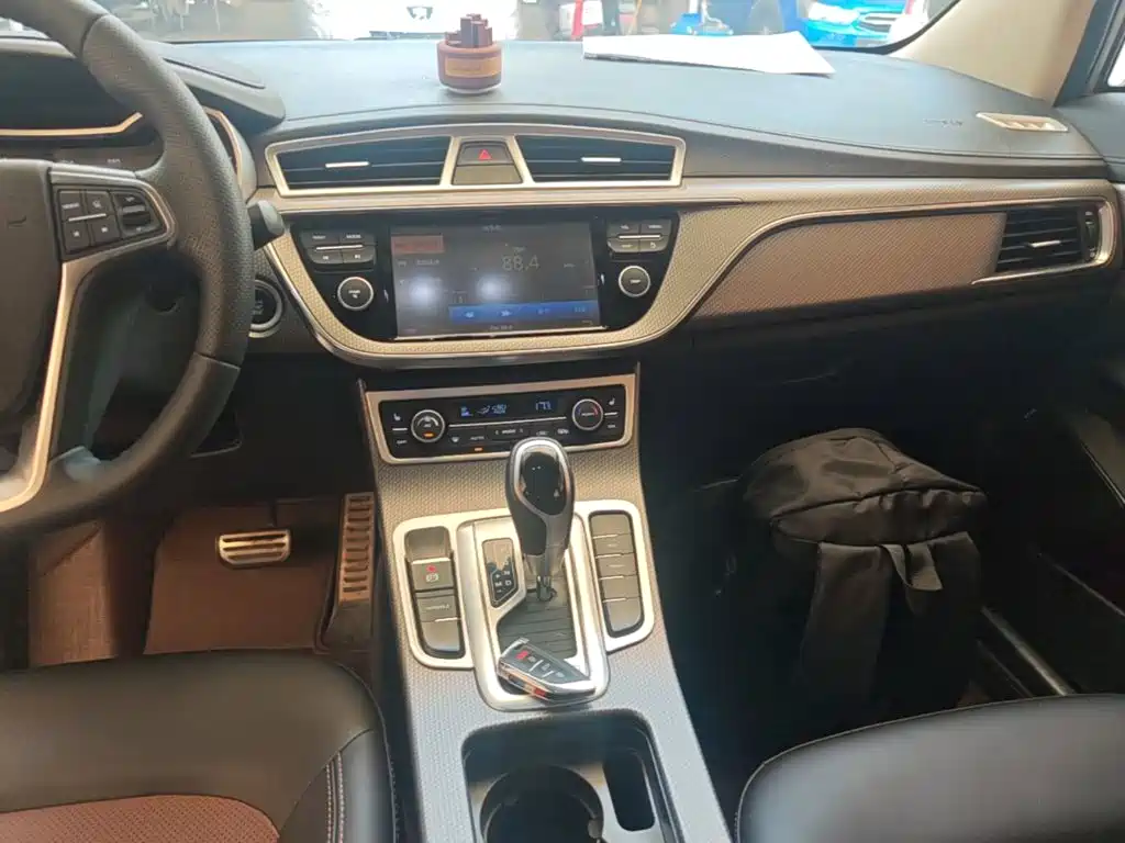 Geely Emgrand GS 2017 — фото 13