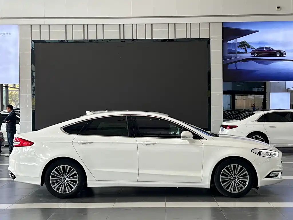 Ford Mondeo 2018 — фото 18