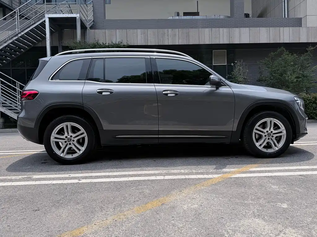 Mercedes-Benz GLB 2023 — фото 4