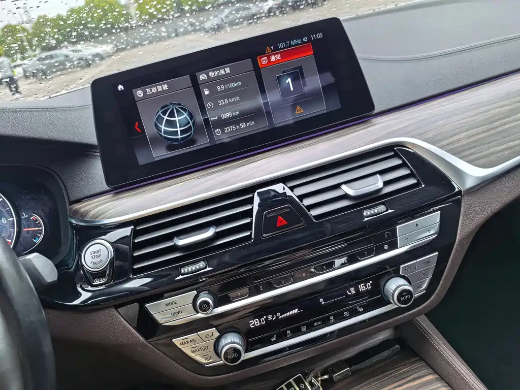 BMW 5 Series 2018 — фото 12