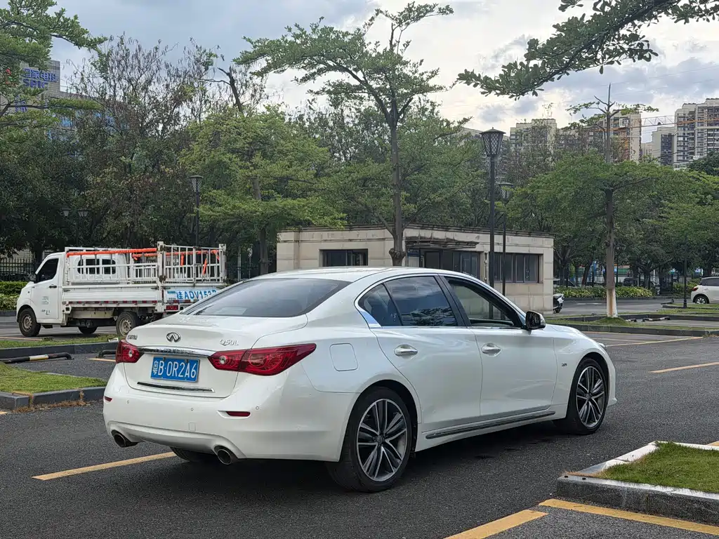 Infiniti Q50L 2015 — фото 9