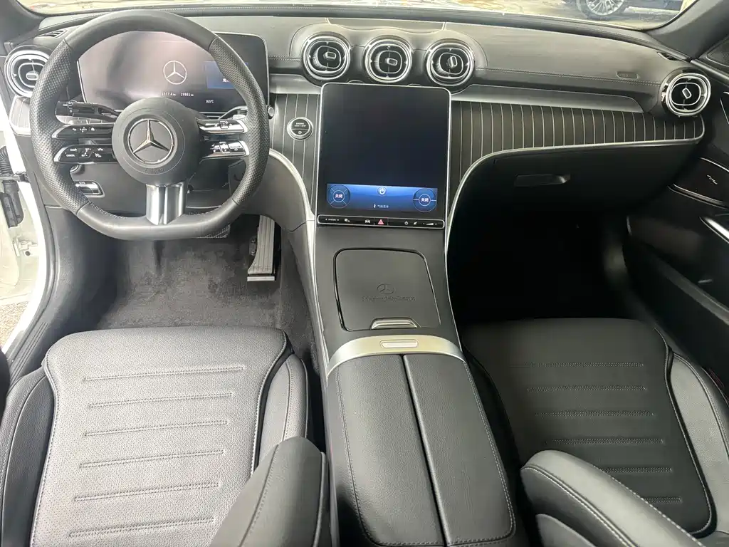 Mercedes-Benz C-Class 2025 — фото 10