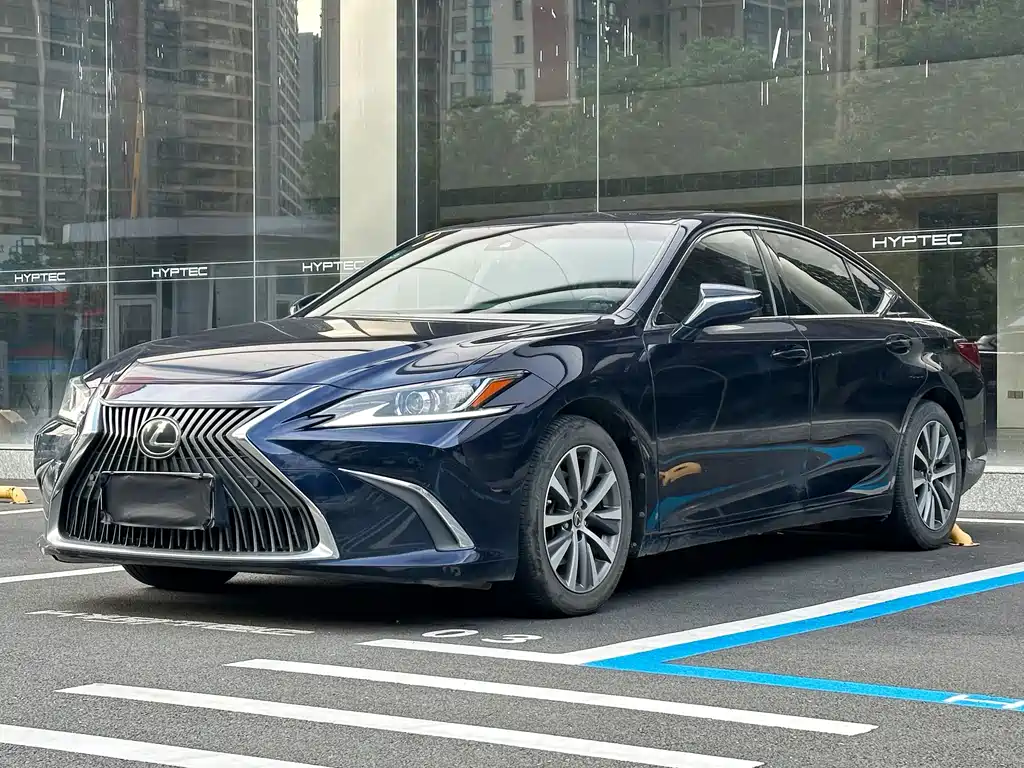 Lexus ES 2019 — фото 1